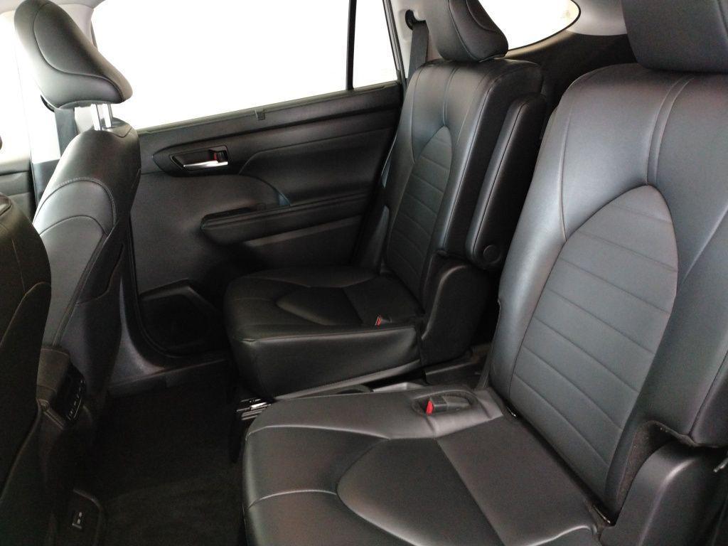 used 2024 Toyota Highlander car, priced at $39,997