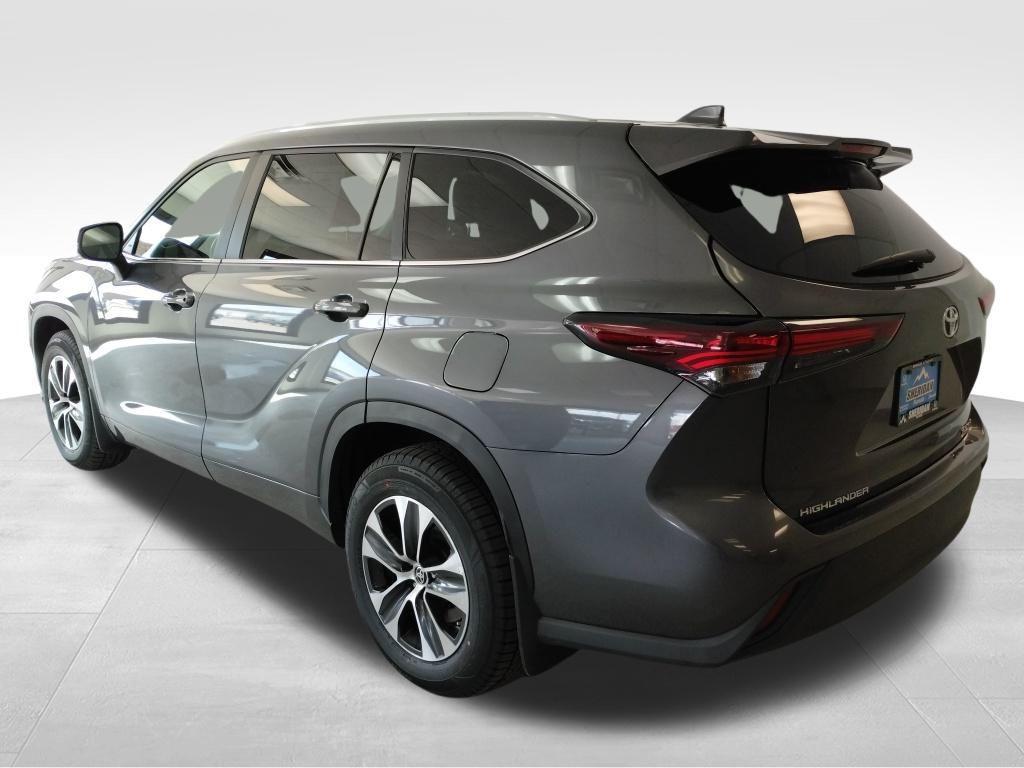 used 2024 Toyota Highlander car, priced at $39,997
