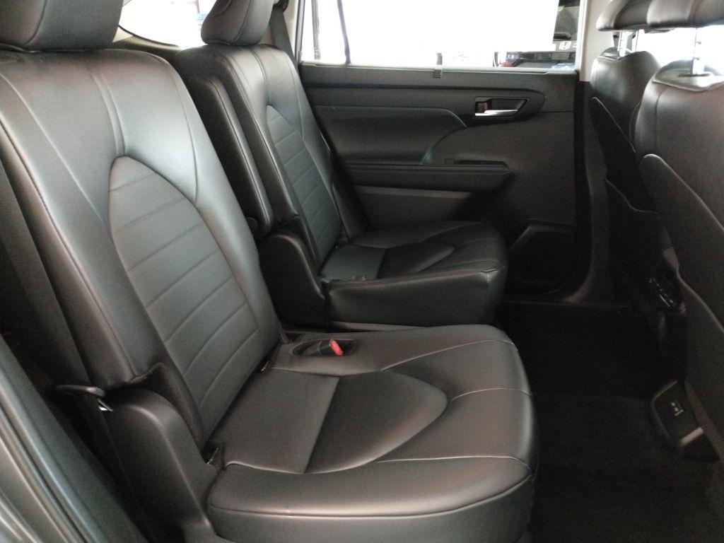 used 2024 Toyota Highlander car, priced at $39,997