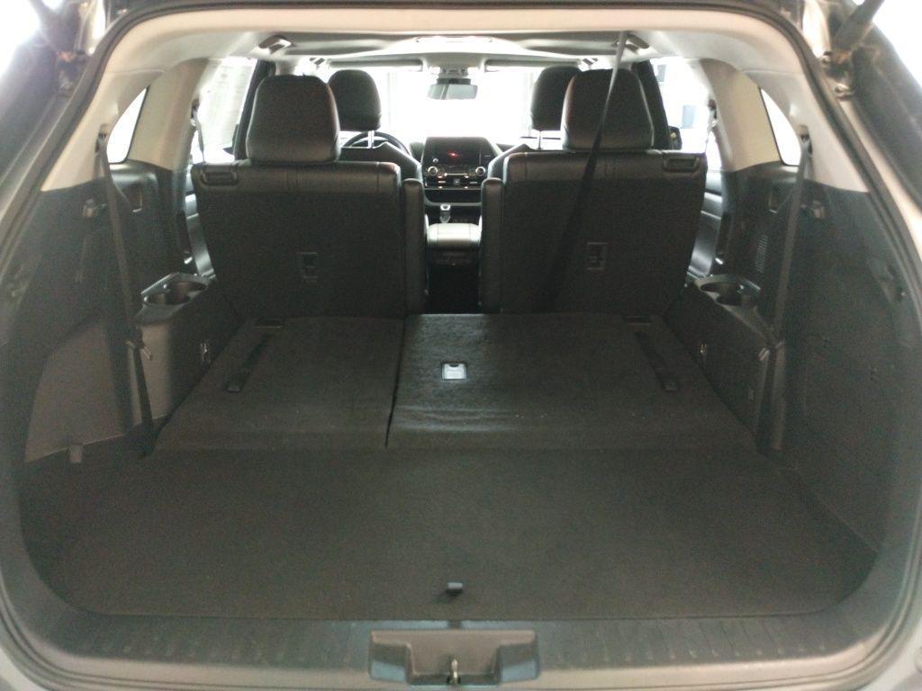 used 2024 Toyota Highlander car, priced at $39,997