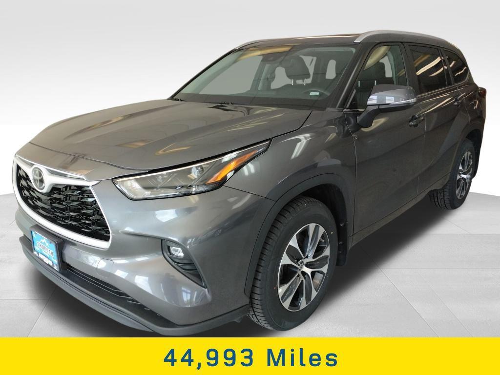 used 2024 Toyota Highlander car, priced at $39,997