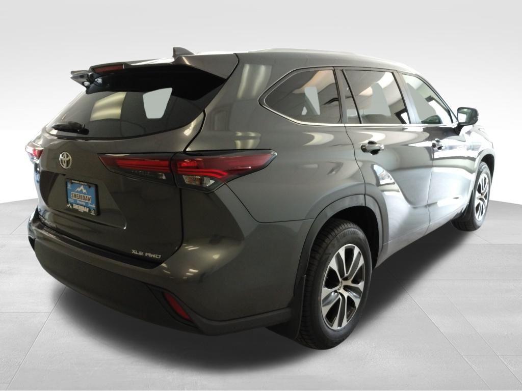 used 2024 Toyota Highlander car, priced at $39,997