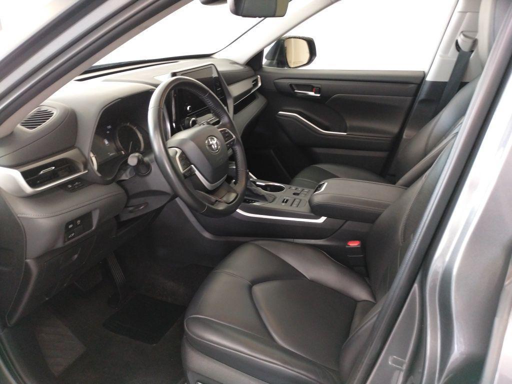 used 2024 Toyota Highlander car, priced at $39,997