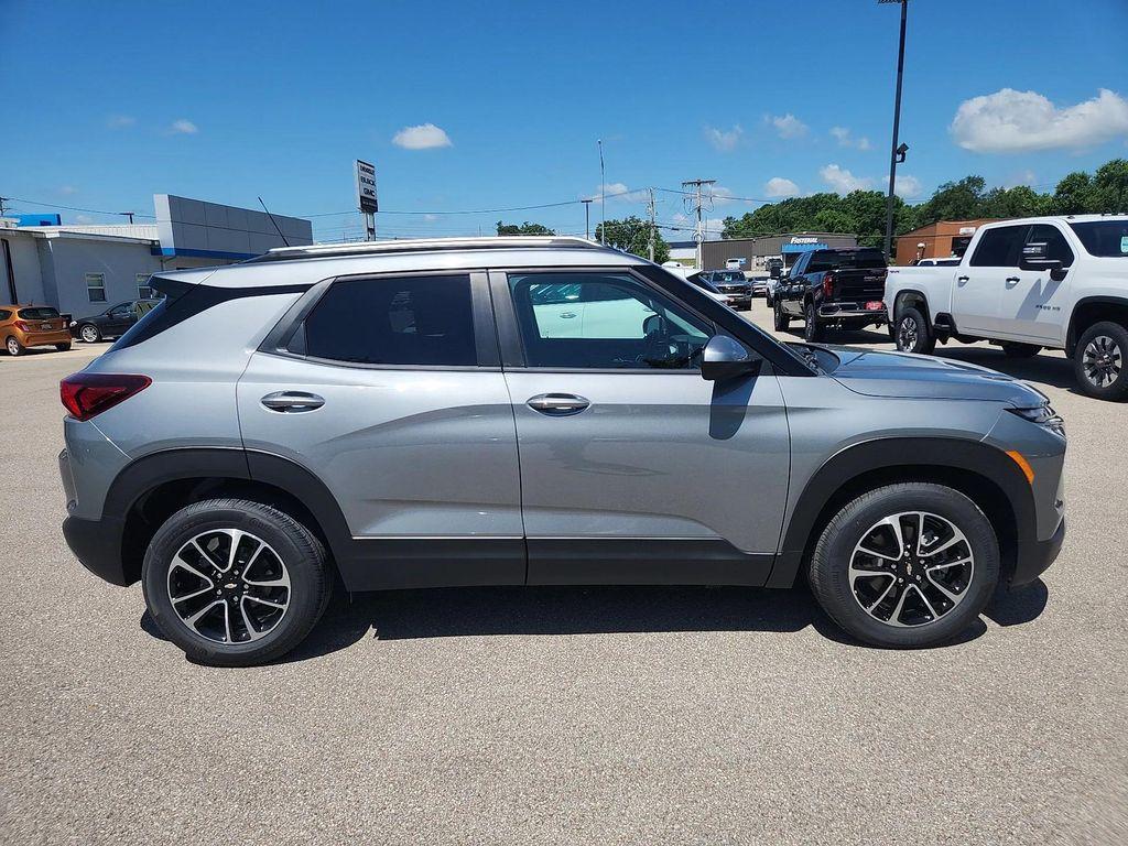 new 2025 Chevrolet TrailBlazer car, priced at $25,070