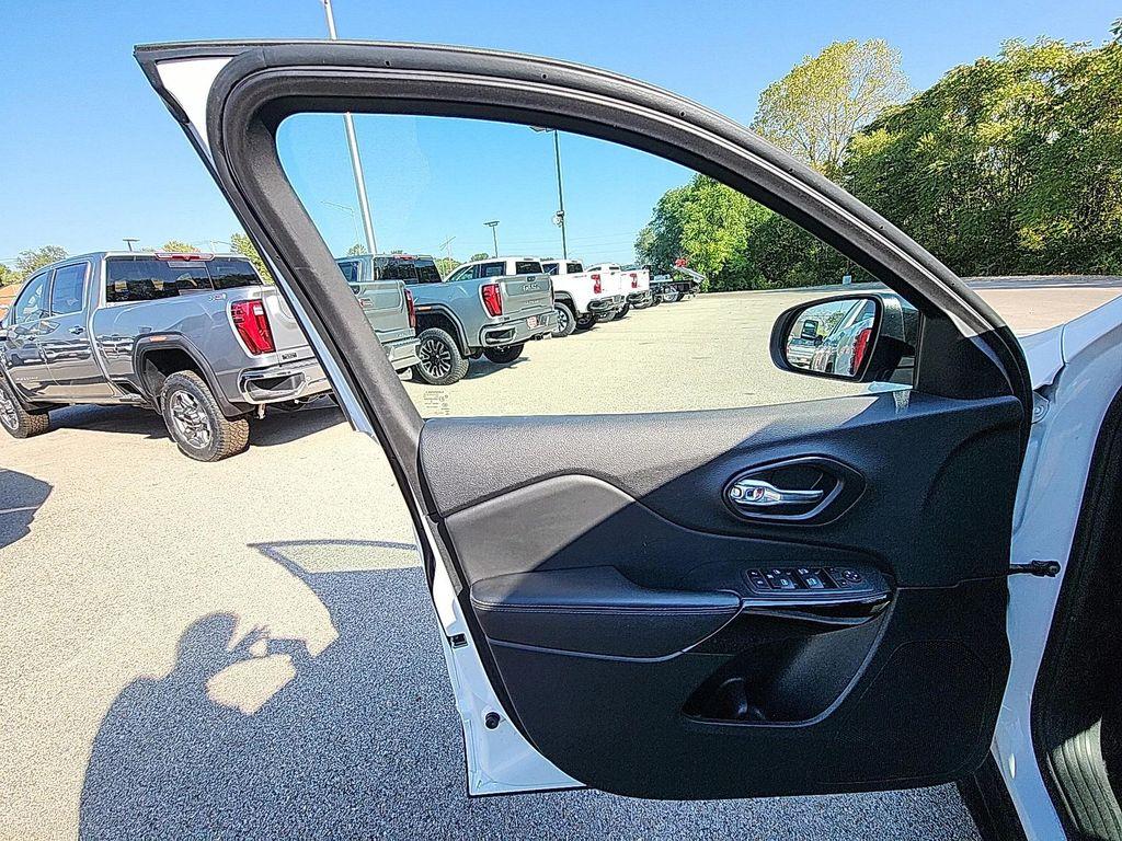 used 2023 Jeep Cherokee car, priced at $19,881