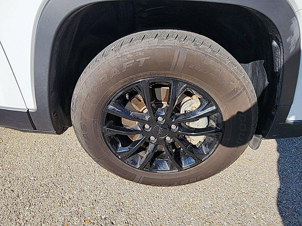 used 2023 Jeep Cherokee car, priced at $20,633