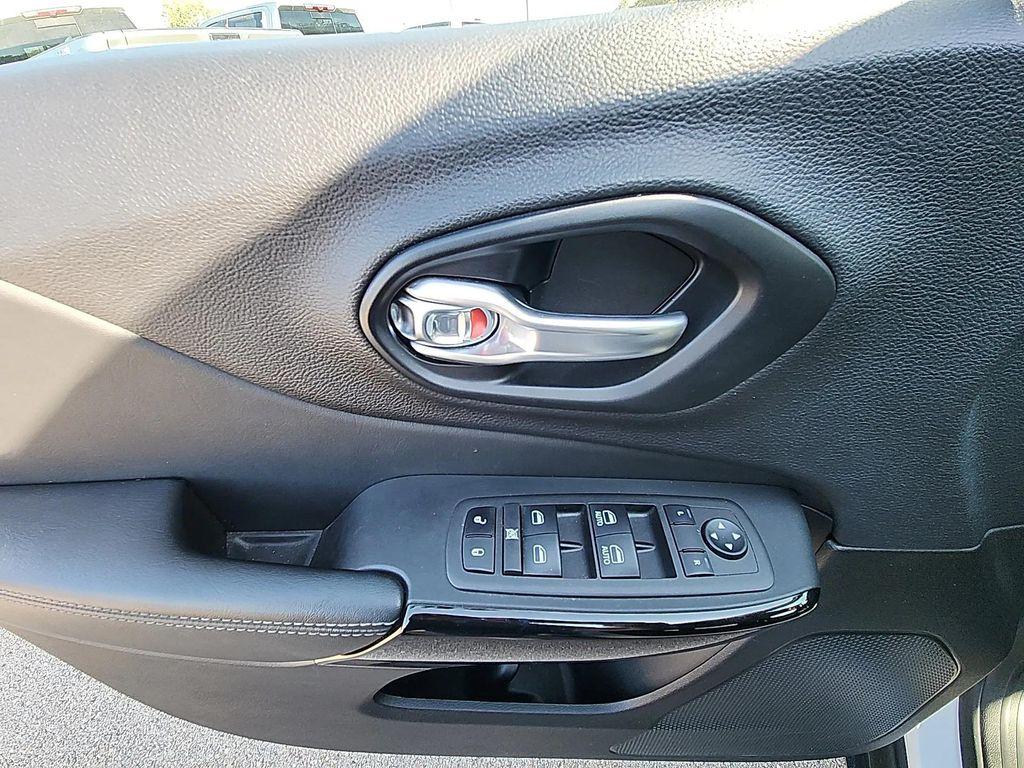 used 2023 Jeep Cherokee car, priced at $19,881