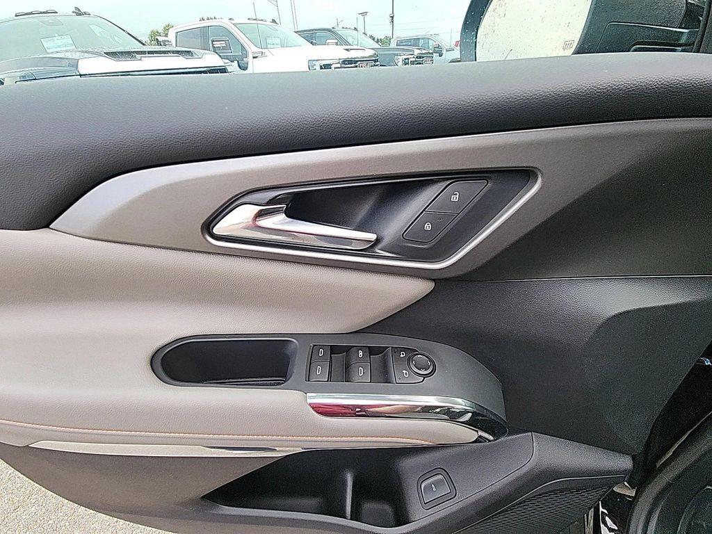 new 2025 Chevrolet Traverse car, priced at $39,956