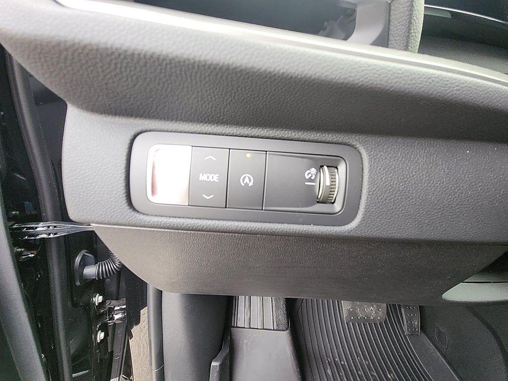 new 2025 Chevrolet Traverse car, priced at $39,956