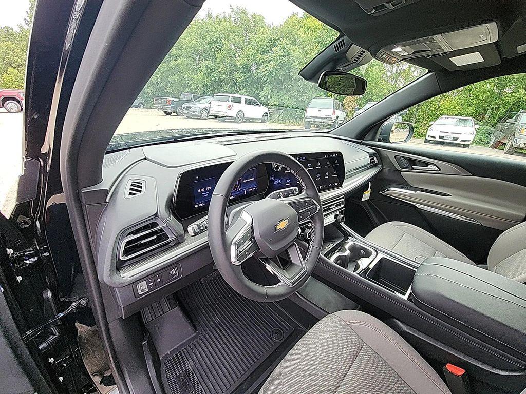 new 2025 Chevrolet Traverse car, priced at $39,956