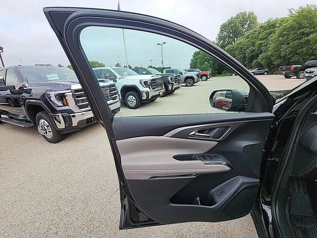 new 2025 Chevrolet Traverse car, priced at $39,956