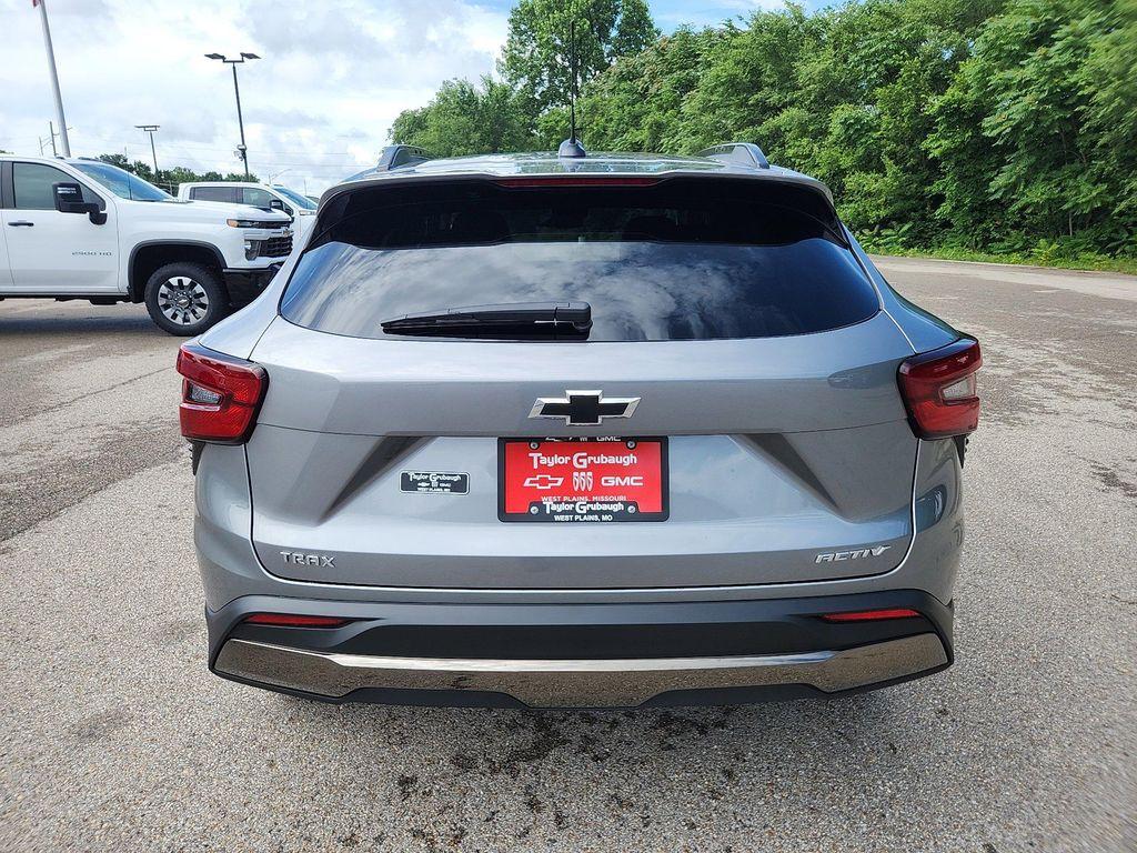 new 2025 Chevrolet Trax car, priced at $25,218