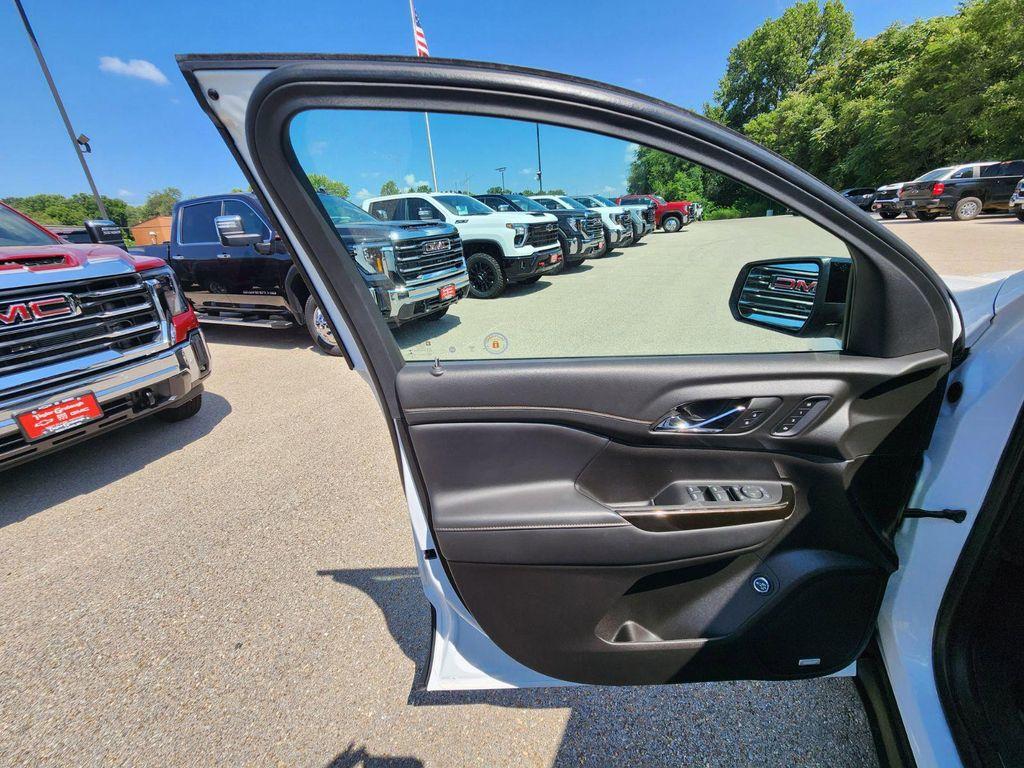 used 2023 GMC Acadia car, priced at $31,892