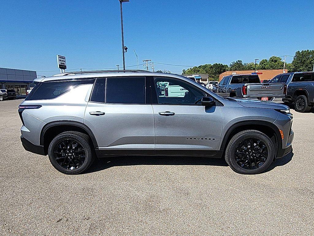 new 2026 Chevrolet Traverse car, priced at $43,437
