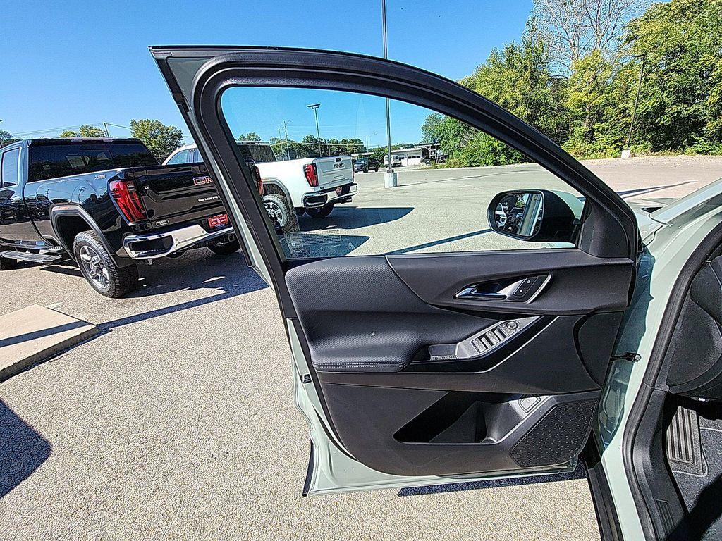 new 2026 Chevrolet Equinox car, priced at $28,545