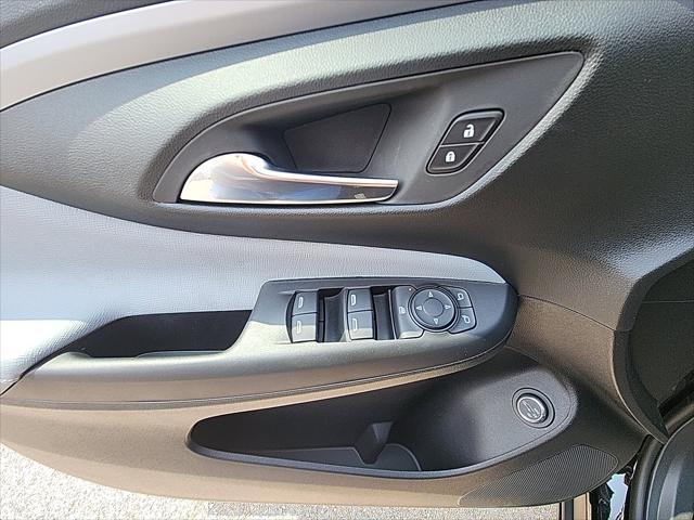 new 2025 Buick Envista car, priced at $26,385