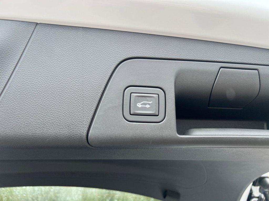 new 2025 Buick Envision car, priced at $35,245