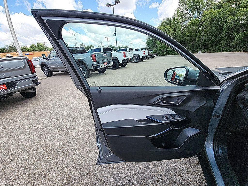 new 2025 Chevrolet Trax car, priced at $22,920