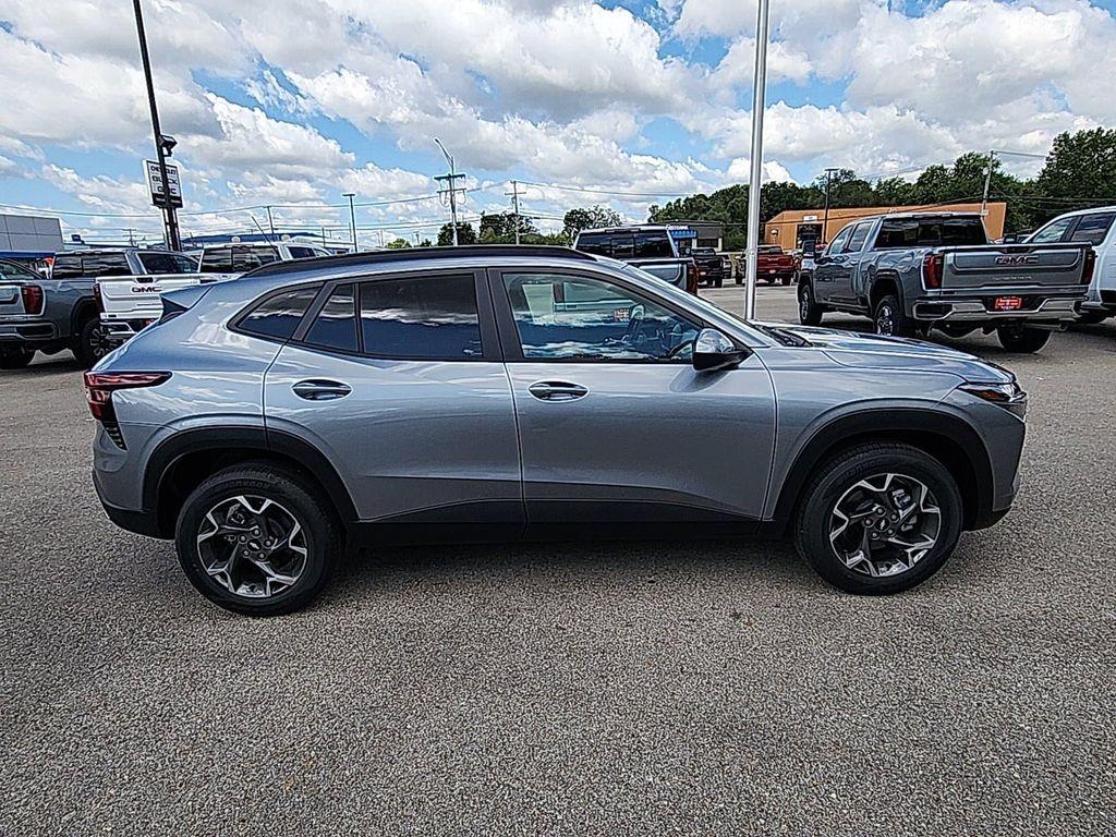 new 2025 Chevrolet Trax car, priced at $22,920