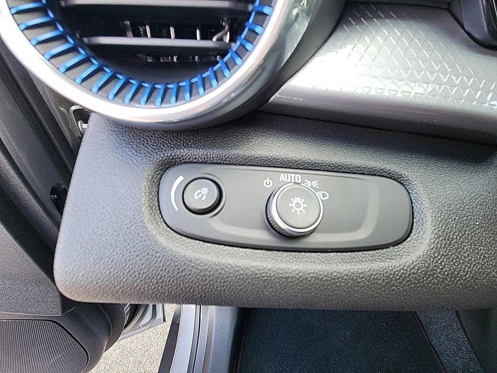 new 2025 Chevrolet Trax car, priced at $22,920