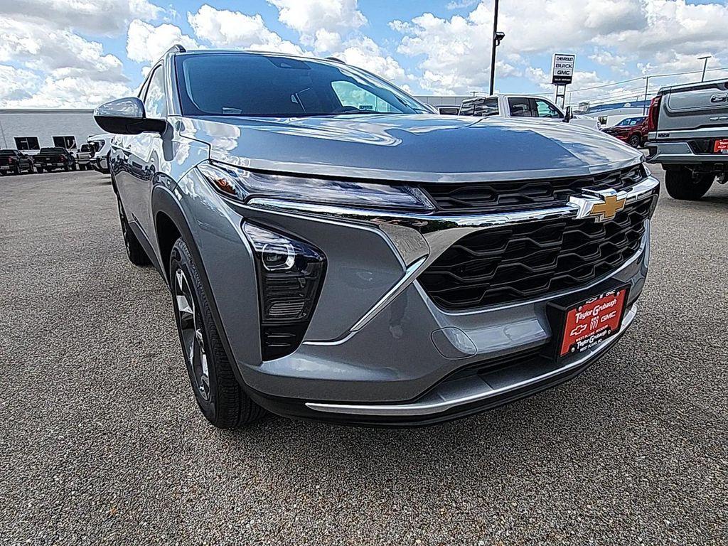 new 2025 Chevrolet Trax car, priced at $22,920