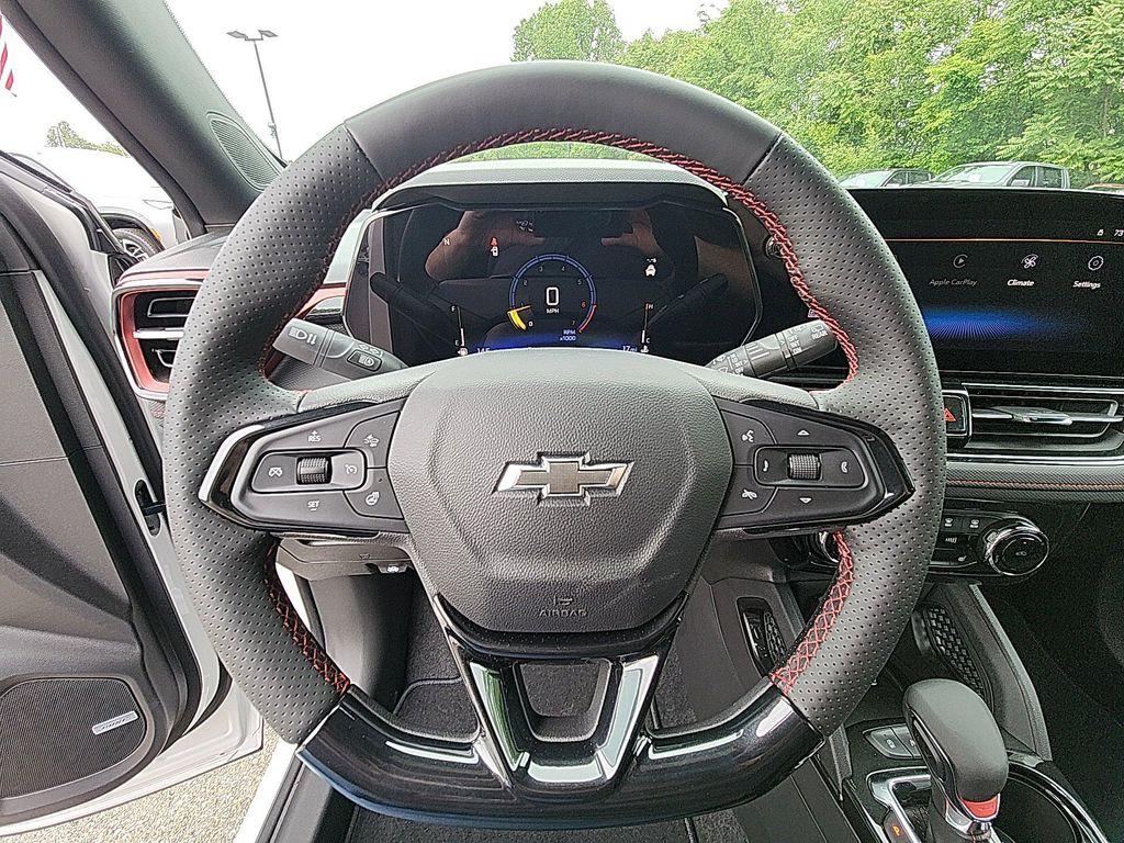 new 2025 Chevrolet TrailBlazer car, priced at $28,325