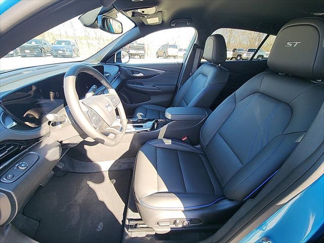 new 2025 Buick Envista car, priced at $27,798