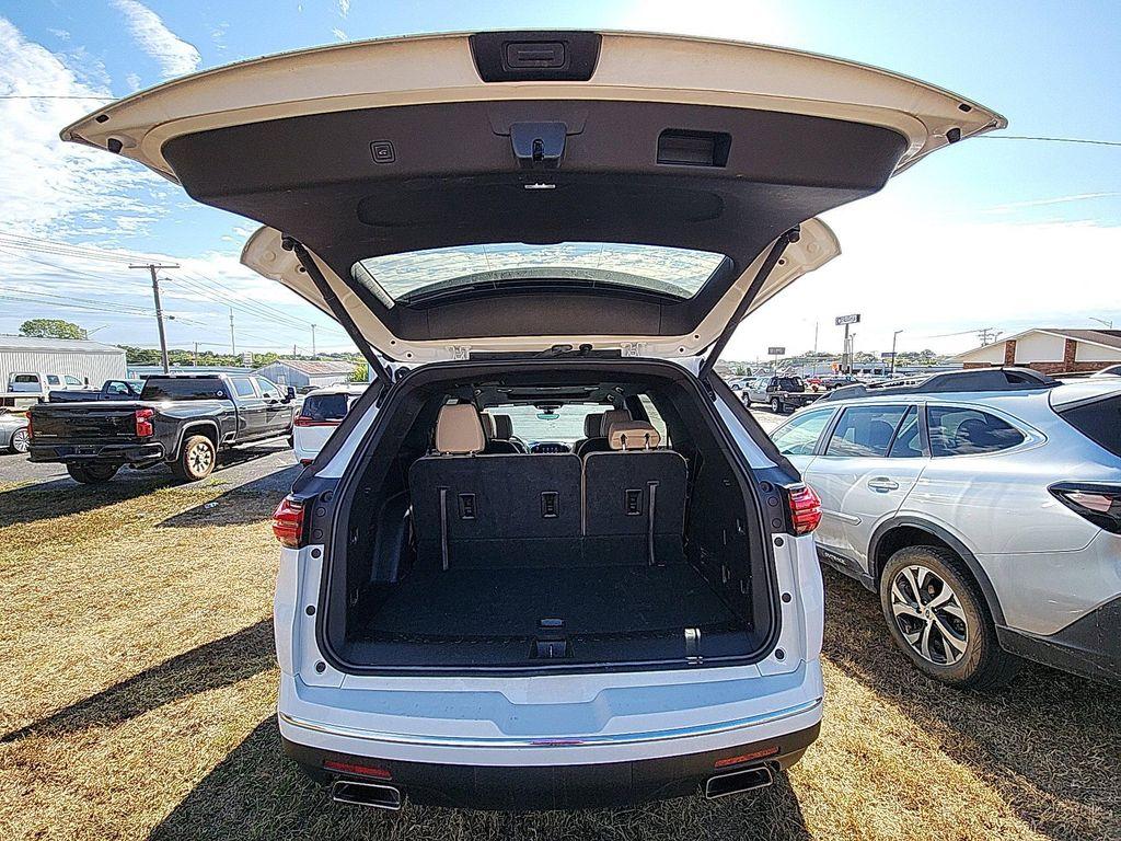 used 2023 Chevrolet Traverse car, priced at $37,980