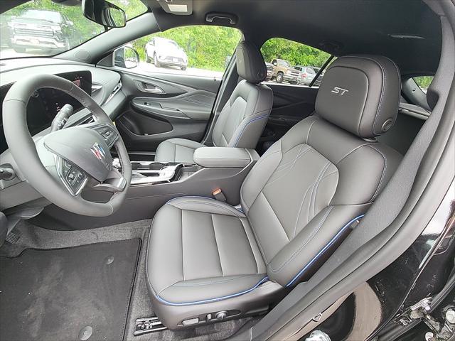 new 2025 Buick Envista car, priced at $28,645