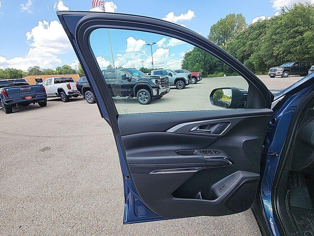 new 2025 Chevrolet Traverse car, priced at $42,844
