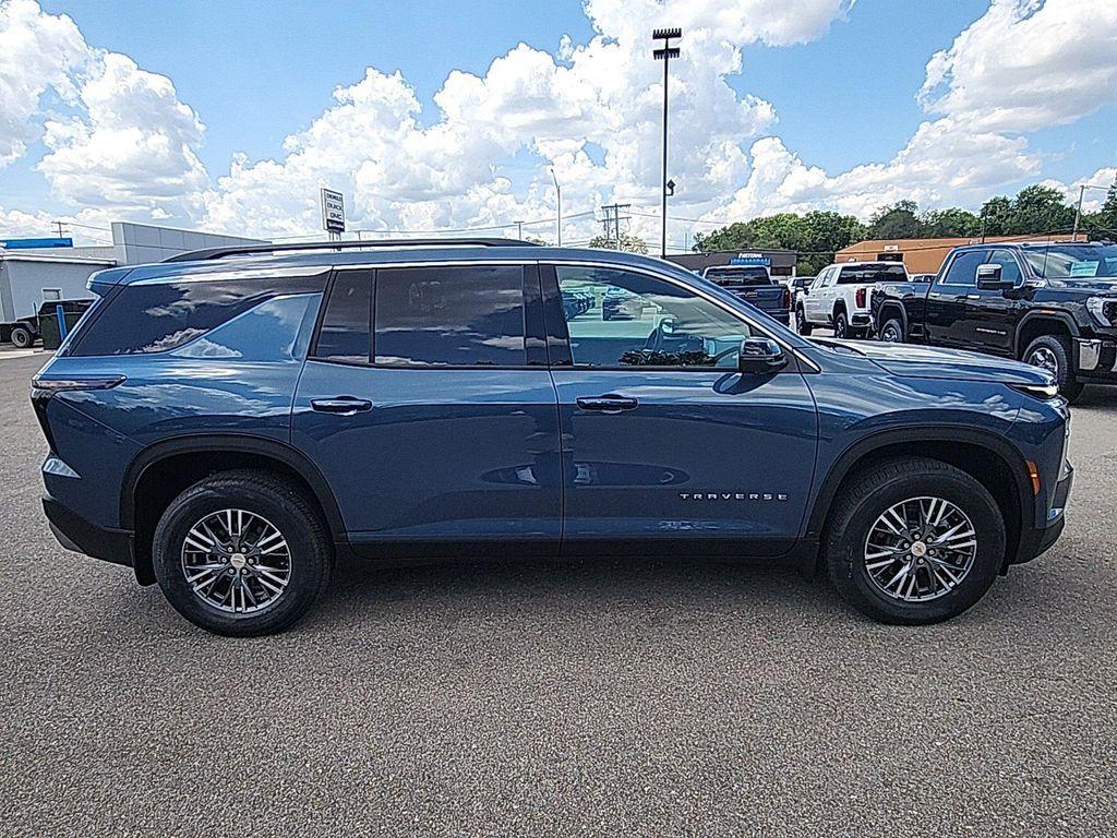 new 2025 Chevrolet Traverse car, priced at $42,844