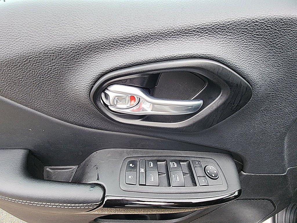 used 2023 Jeep Cherokee car, priced at $20,752