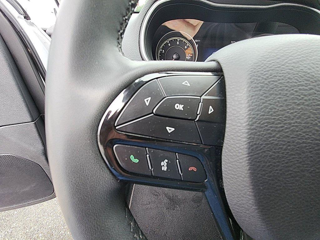 used 2023 Jeep Cherokee car, priced at $20,752