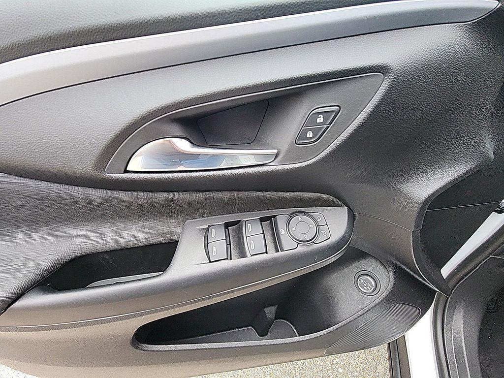 new 2025 Buick Envista car, priced at $23,280