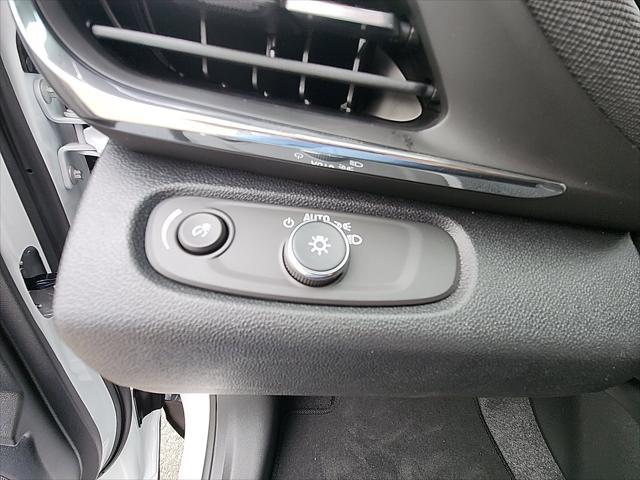 new 2025 Buick Envista car, priced at $26,377