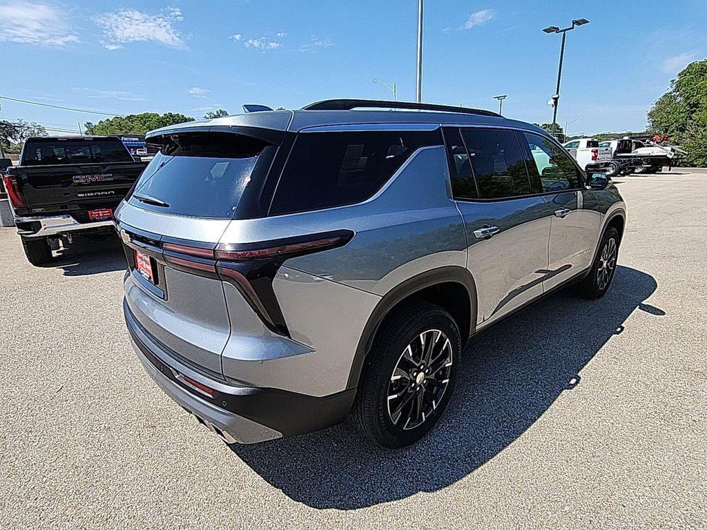 new 2026 Chevrolet Traverse car, priced at $46,029
