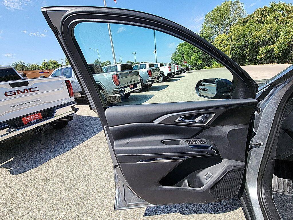 new 2026 Chevrolet Traverse car, priced at $46,029