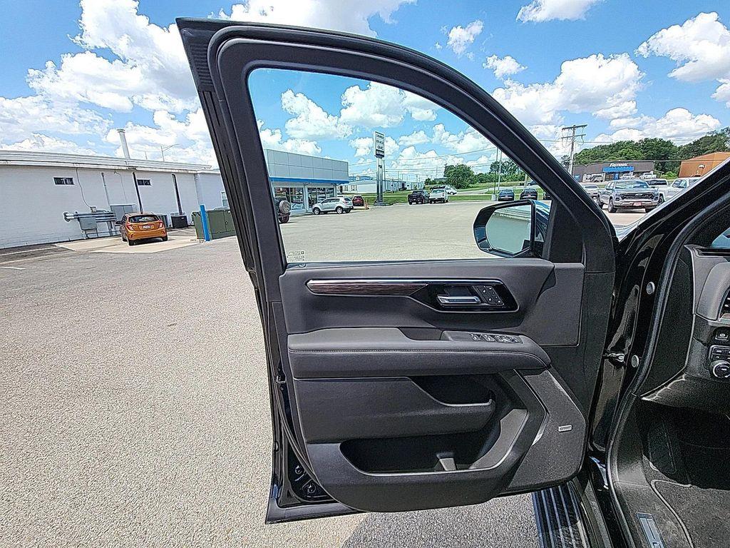 new 2025 Chevrolet Suburban car, priced at $84,681