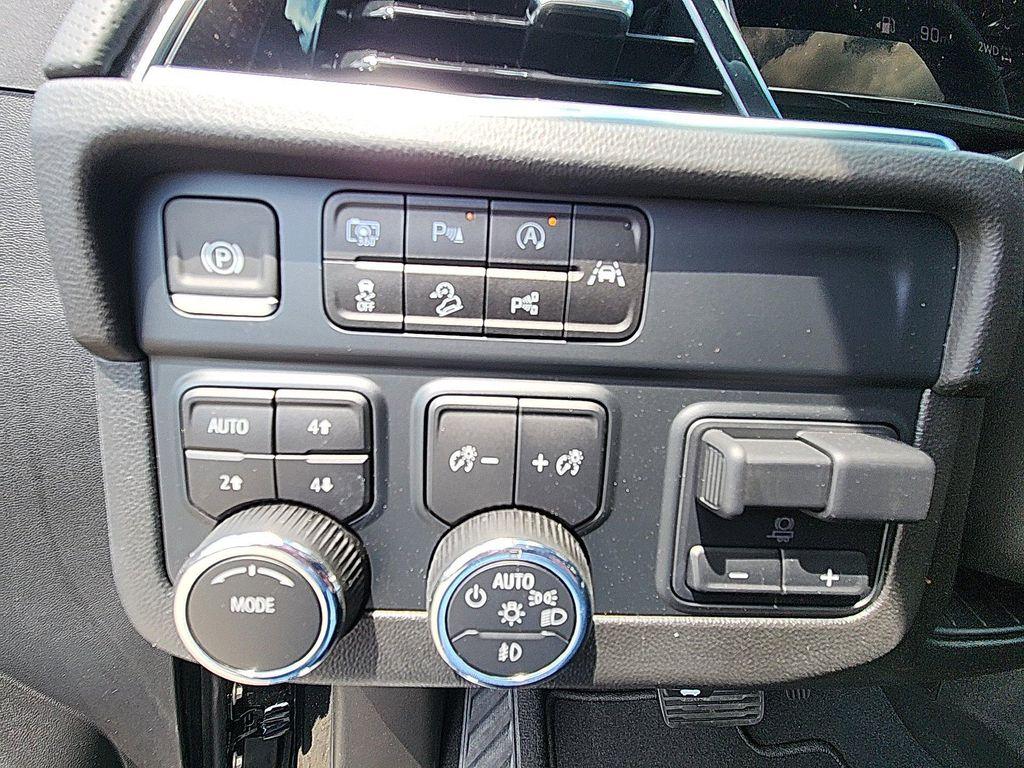 new 2025 Chevrolet Suburban car, priced at $84,681