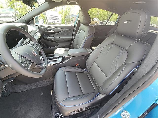 new 2025 Buick Envista car, priced at $28,055