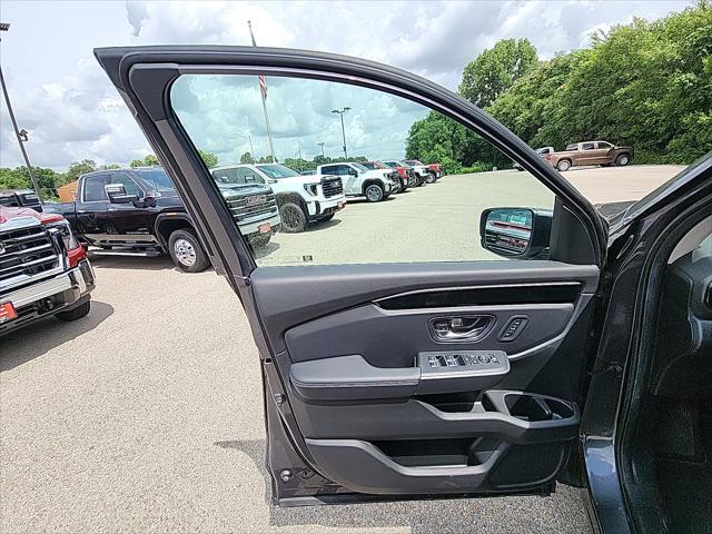 used 2025 Honda Pilot car, priced at $38,761