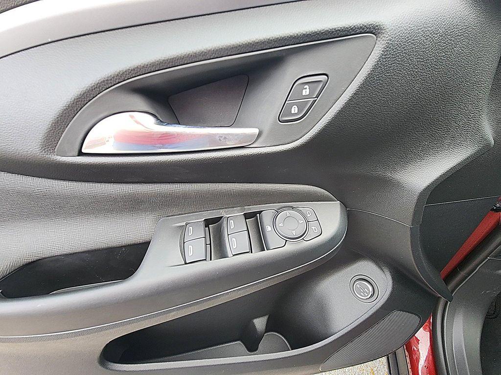 new 2025 Buick Envista car, priced at $23,775