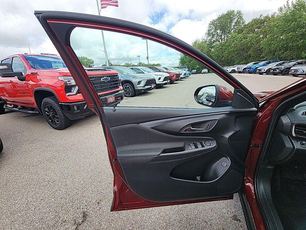 new 2025 Buick Envista car, priced at $23,775