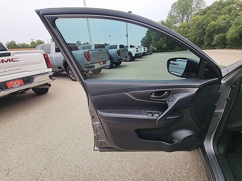 used 2021 Nissan Rogue Sport car, priced at $17,976