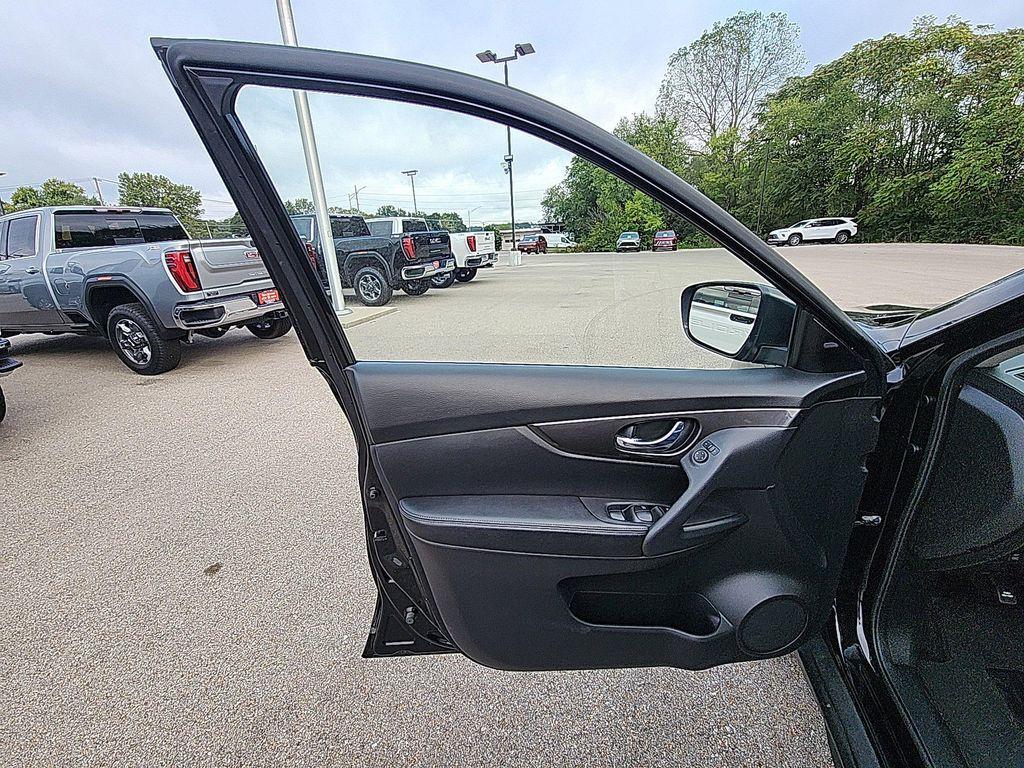 used 2020 Nissan Rogue car, priced at $15,930