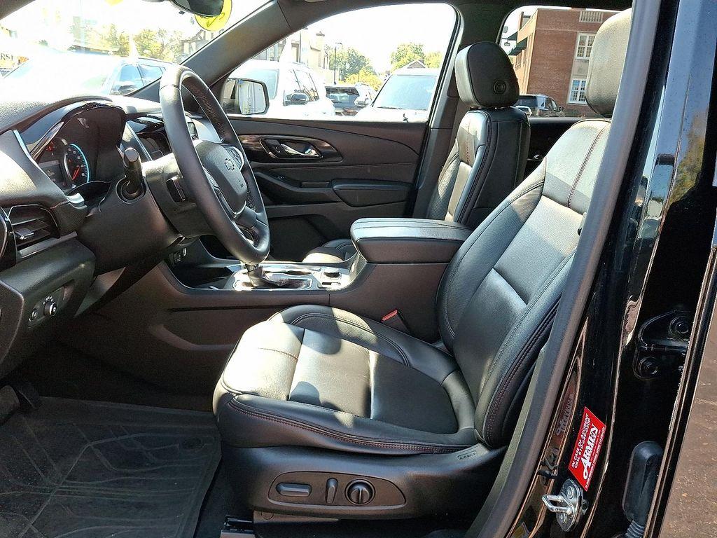 used 2023 Chevrolet Traverse car, priced at $37,303