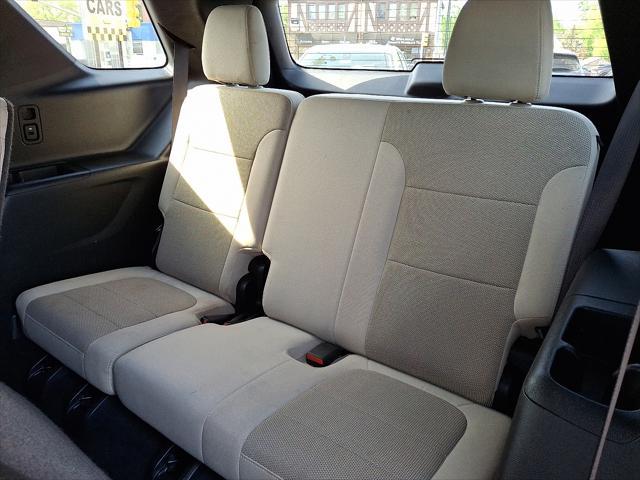 used 2022 Chevrolet Traverse car, priced at $23,352