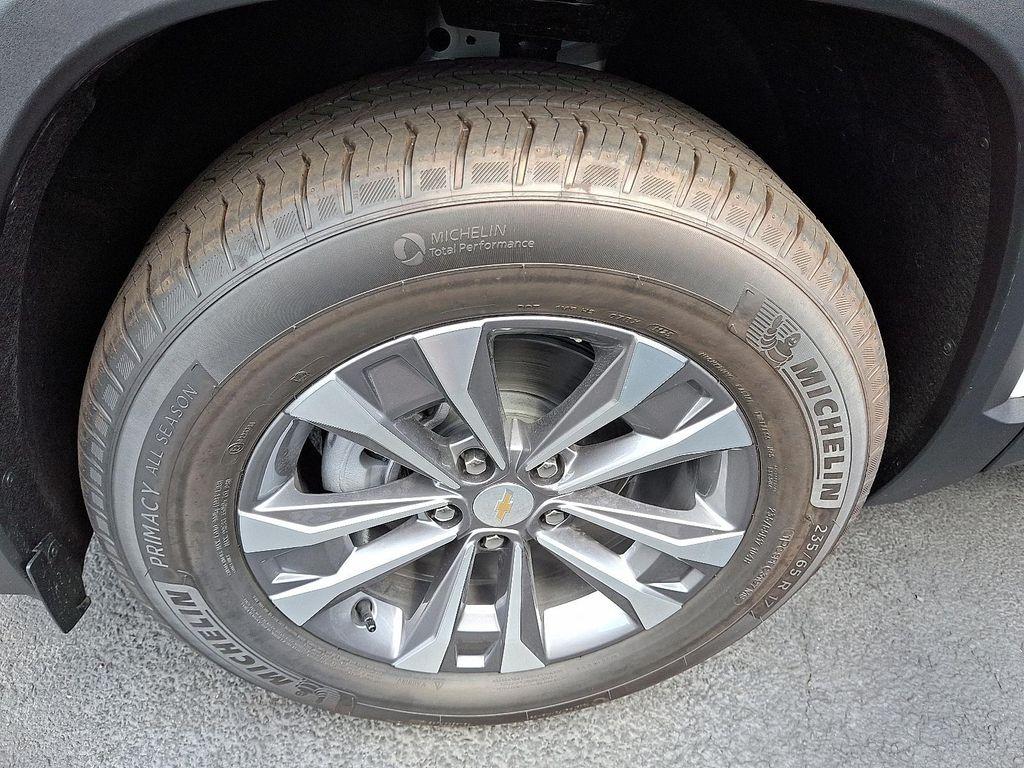 new 2026 Chevrolet Equinox car, priced at $31,335