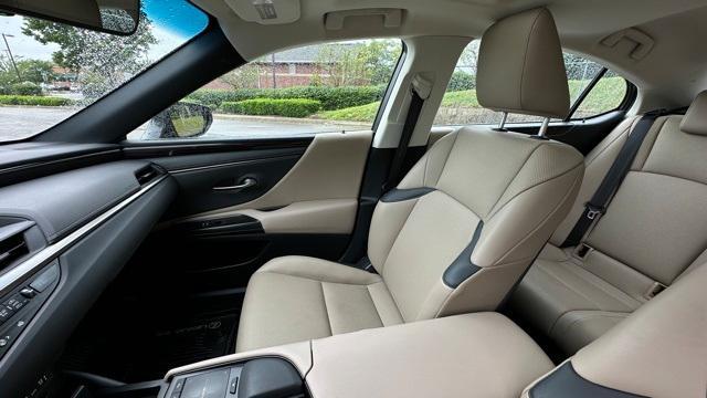 used 2019 Lexus ES 350 car, priced at $27,998