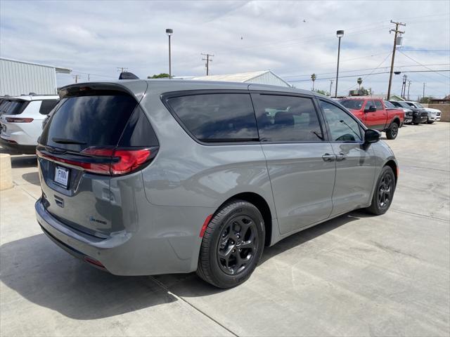 new 2023 Chrysler Pacifica Hybrid car, priced at $34,958